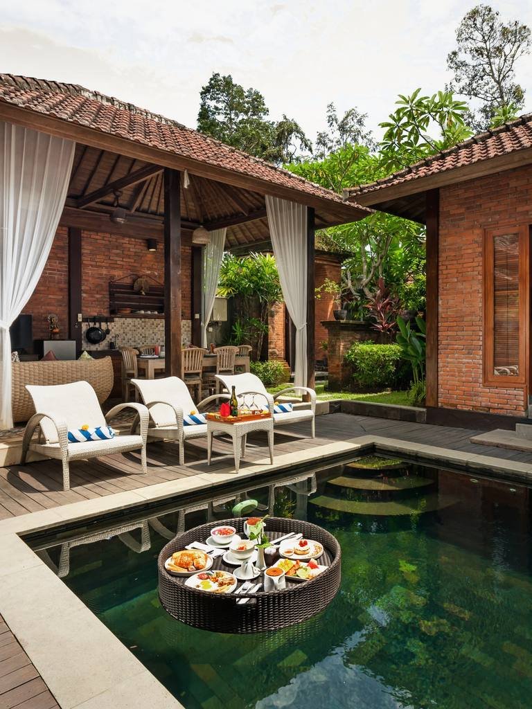 The pool: Private, with a romantic floating breakfast